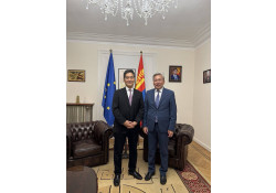 Элчин сайд Л.Болд гэрэл зургийн үзэсгэлэнгийн танилцуулгыг хийлээ.