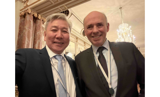 Элчин сайд Л. Болд Бельгийн Хааны Дипломат зөвлөх, Хааны ордны тамгын газрын дэд дарга, Элчин сайд Питер Клаестай Брюссель хотноо уулзав.