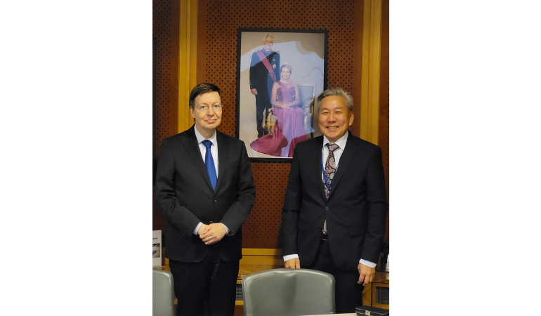 ЭЛЧИН САЙД Л.БОЛД БЕЛЬГИЙН ХААНТ УЛСЫН   ГАДААД ХЭРЭГ, ГАДААД ХУДАЛДАА, ХӨГЖЛИЙН ХАМТЫН АЖИЛЛАГААНЫ ЯАМНЫ АЗИ, НОМХОН ДАЛАЙН ГАЗРЫН ЗАХИРАЛ УИЛЛИАМ АССЕЛЬБОРНТОЙ УУЛЗАВ