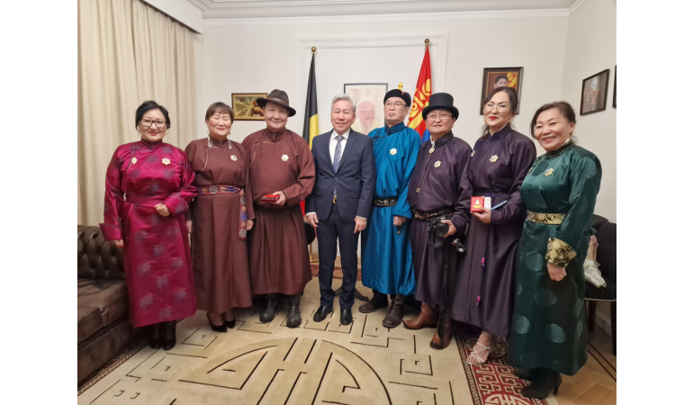 Төрийн одон, медалиар шагнав